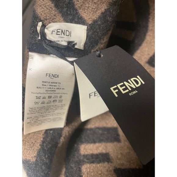 $2100 BRAND NEW FENDI REVERSIBLE WOOL CASHMERE FF LOGO CAPE PONCHO WRAP NWT! - Picture 15 of 16